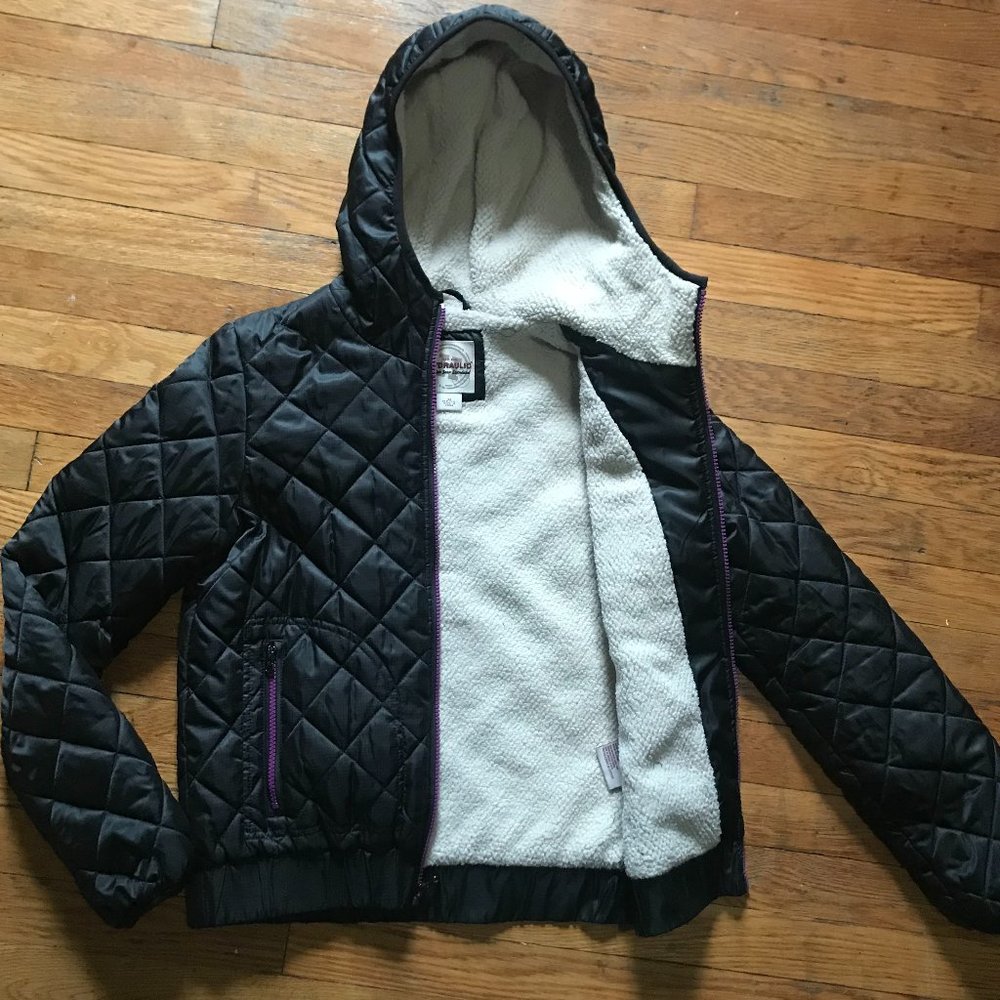 cozy black puffer with sherpa lining (s/m)